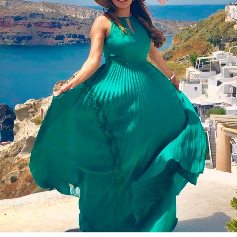 Adrianna Papell long pleated green gown - Picture 2 of 10